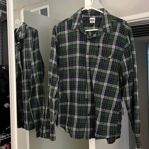 Green men’s Volcom flannel